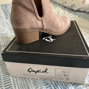 Qupid Women's Taupe Ankle Booties